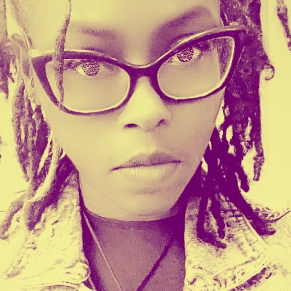 Meet your Posher, Vashon - Picture 2 of 2